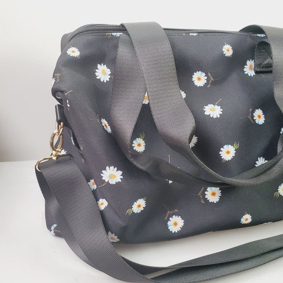 Alice + Olivia Daisy Print Large Multi-Pocket Duffel Bag - Picture 3 of 13